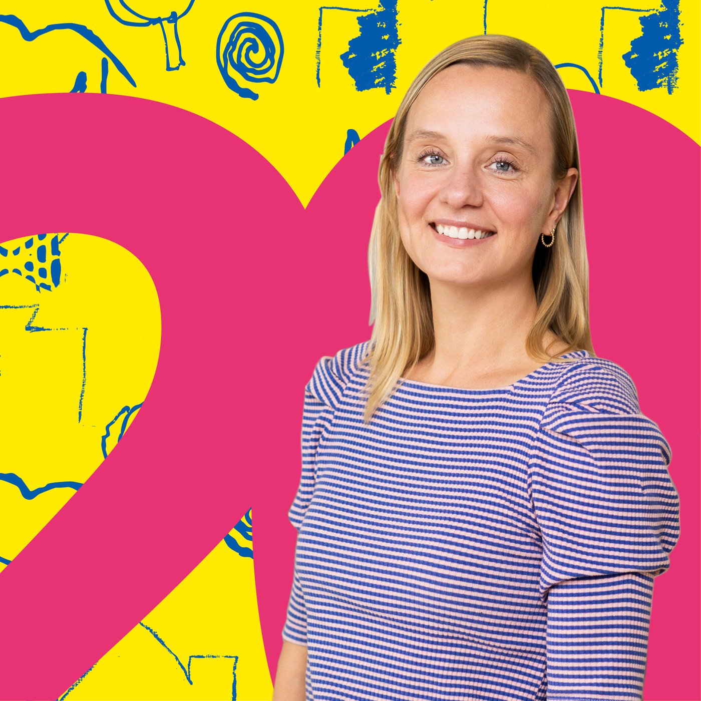 黄色い背景にピンクで20の文字と女性が笑顔でたたずんでいる