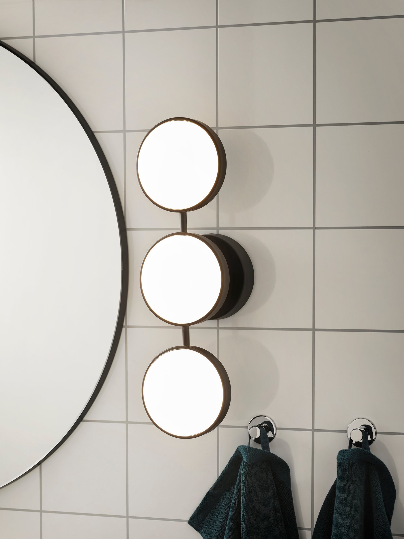 Une applique à DEL KABOMBA mat/noir avec gradateur