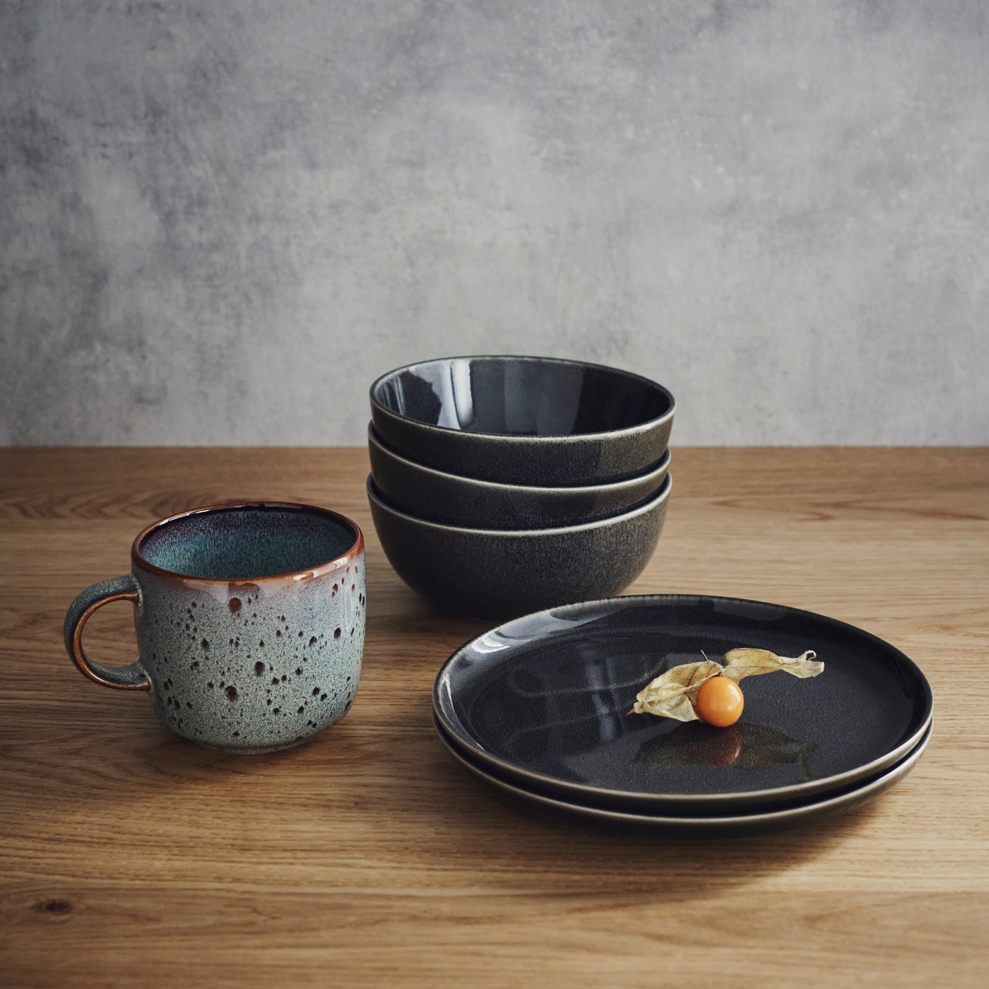 A dark grey GLADELIG side plate.