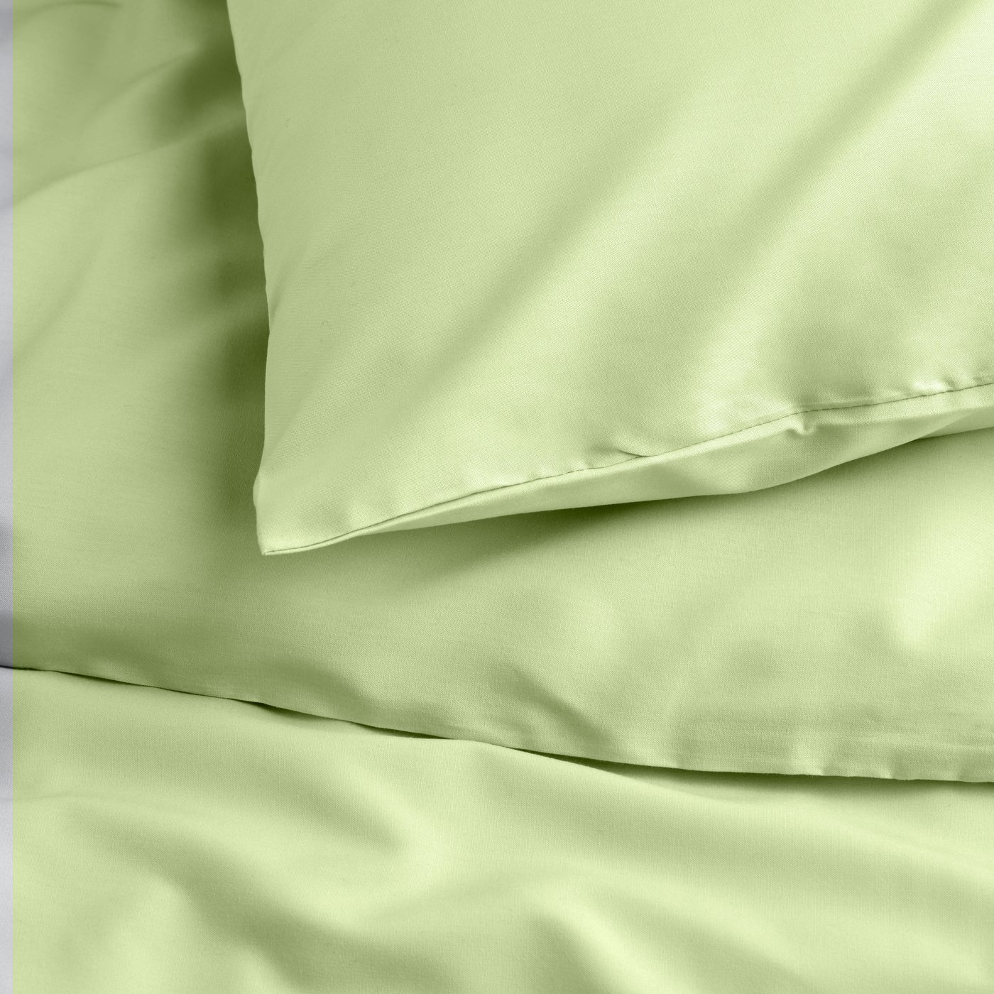 A light green PILTANDVINGE duvet cover and pillowcase