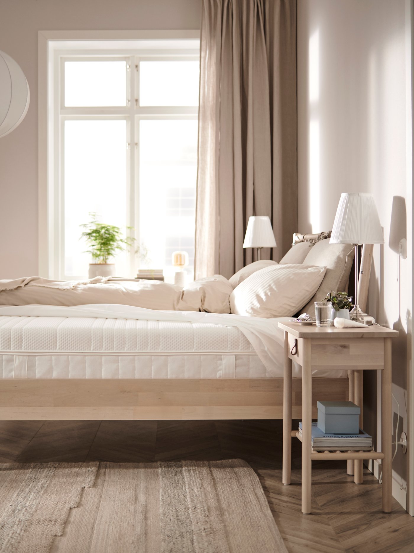 A firm/white ÅNNELAND foam mattress