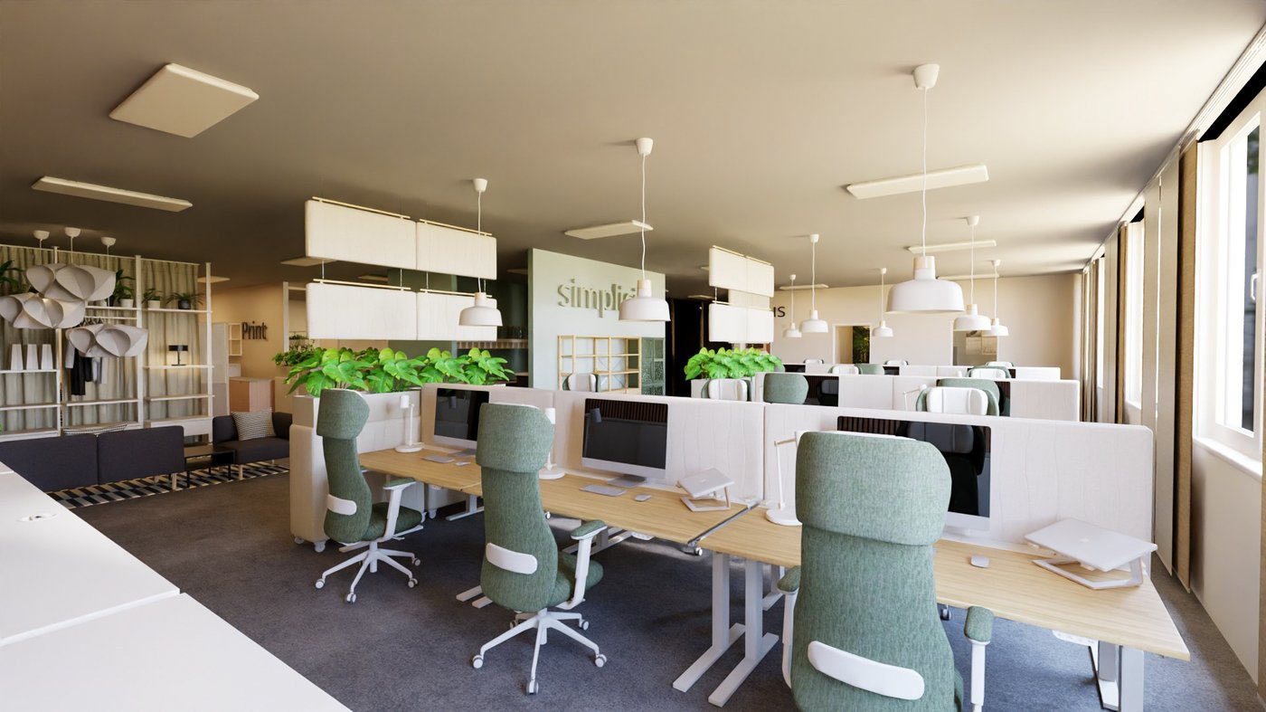 Teil eines Großraumbüros. Blick auf mehrere Arbeitsplätze mit Bürostühlen, Lärm absorbierenden Panelen, sowie Monitoren. Von der Decke hängen Leuchten und weitere Lärm absorbierende Panele. Neben den Tischreihen Möbel mit Grünpflanzen und Lärm absorbierenden Elemente. Im Hintergrund Trennwände, eine Sofalandschaft und Aufbewahrung.