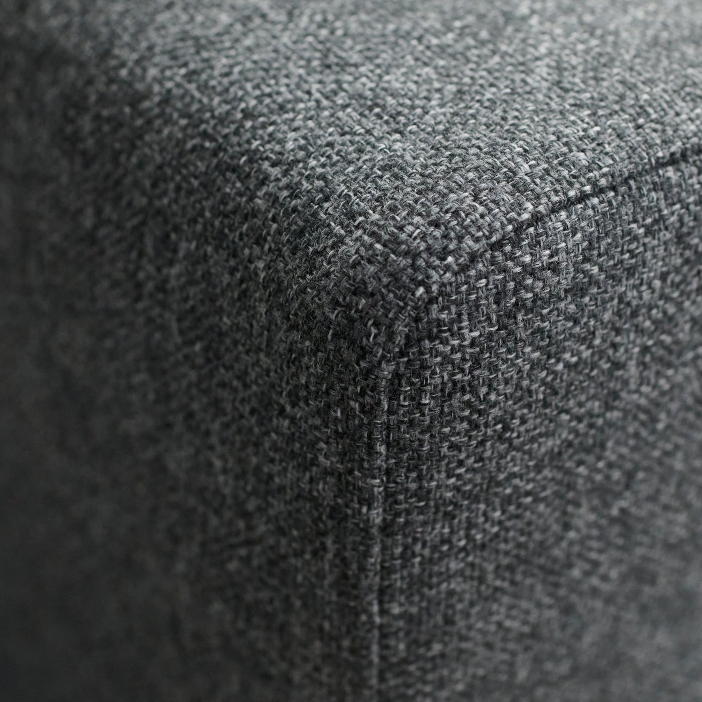 Gunnared mellemgrå.