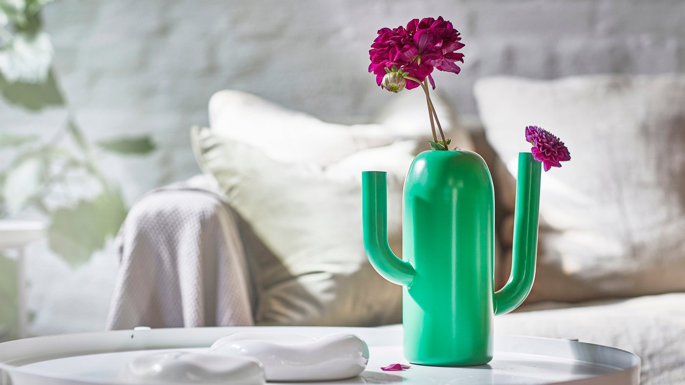 A bright green ÄRTBUSKE vase/watering can