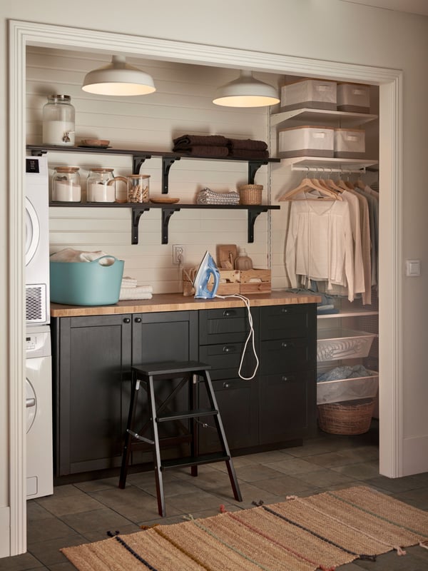 SALUDING clothes basket under a worktop with a tap
