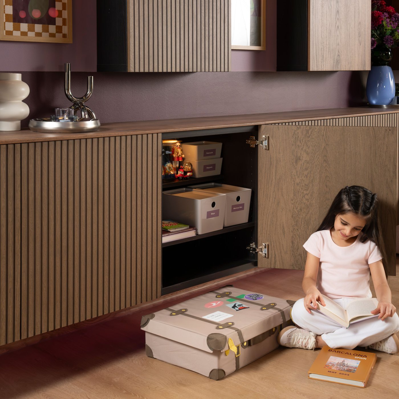 A light brown SANDLÖPARE storage trunk in the living room