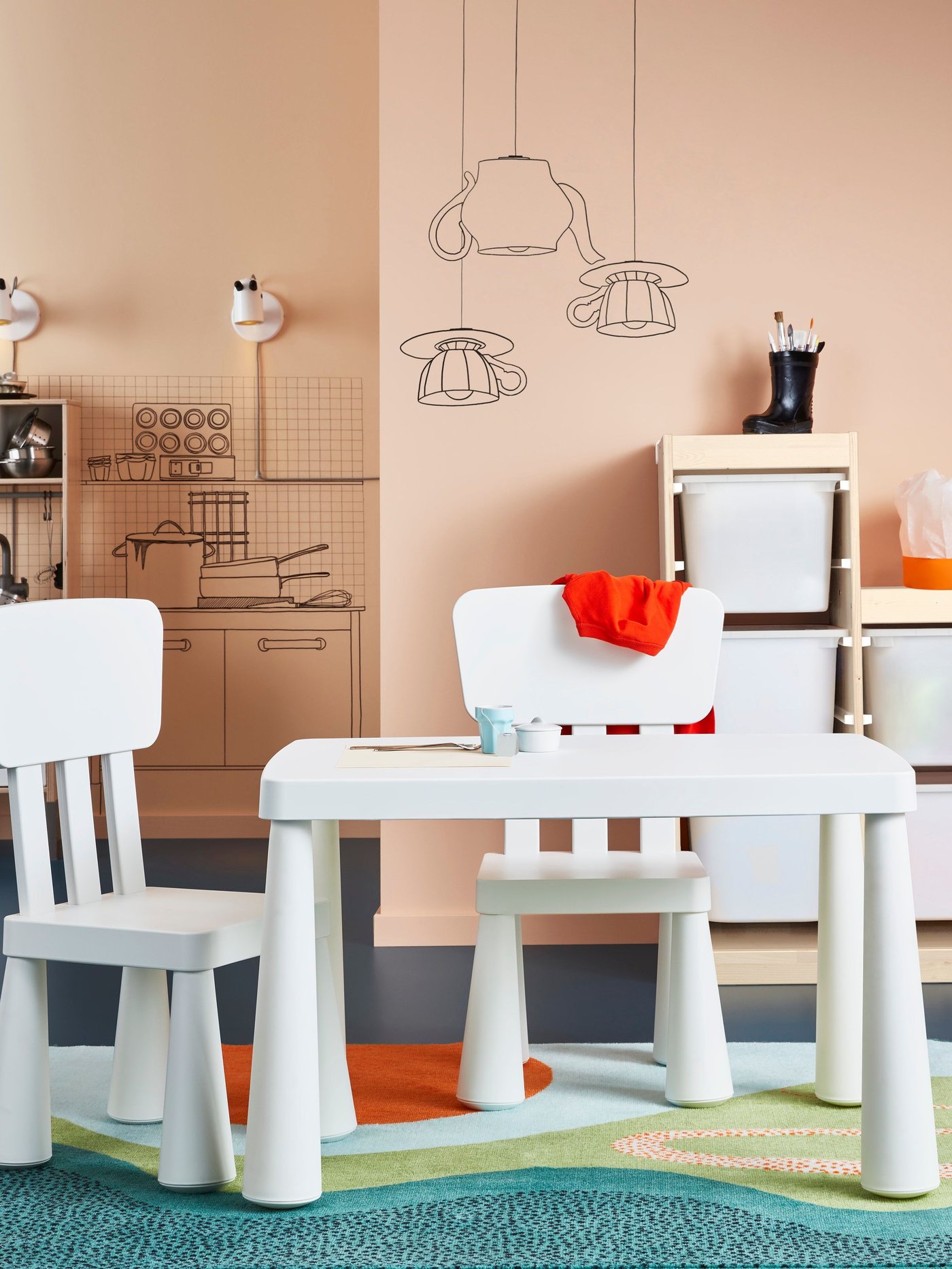 MAMMUT table and chairs in a child's room