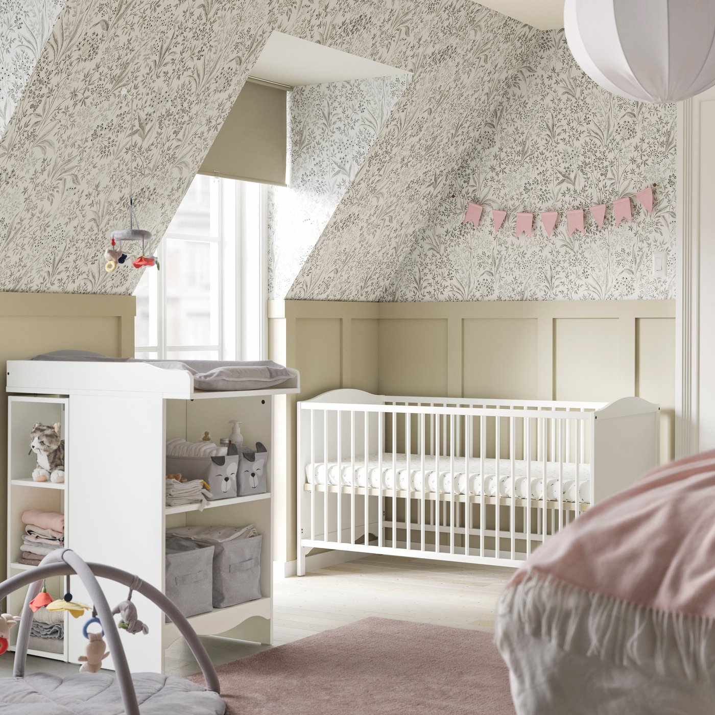 A white SMÅGÖRA 2-piece baby furniture set