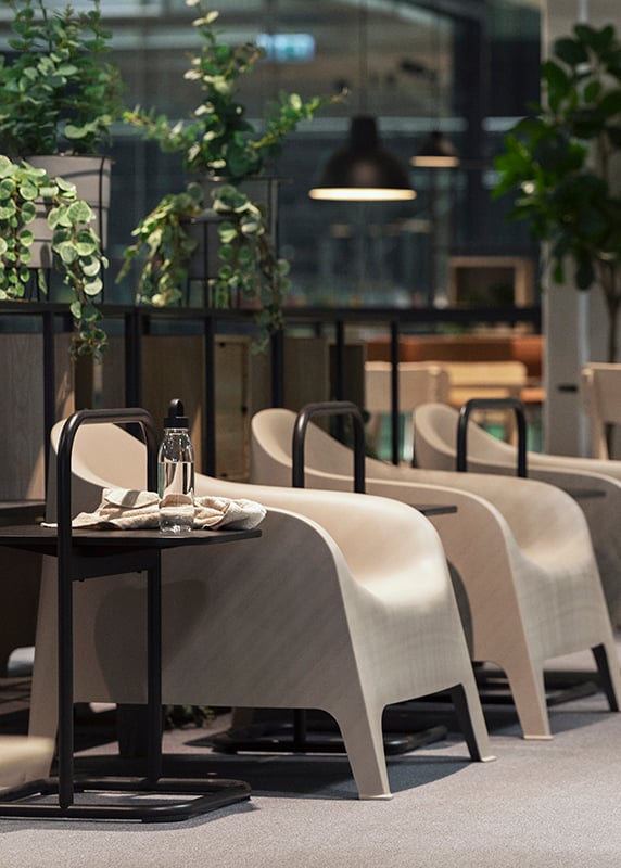 Donkergrijze HUSARÖ bijzettafel, buiten