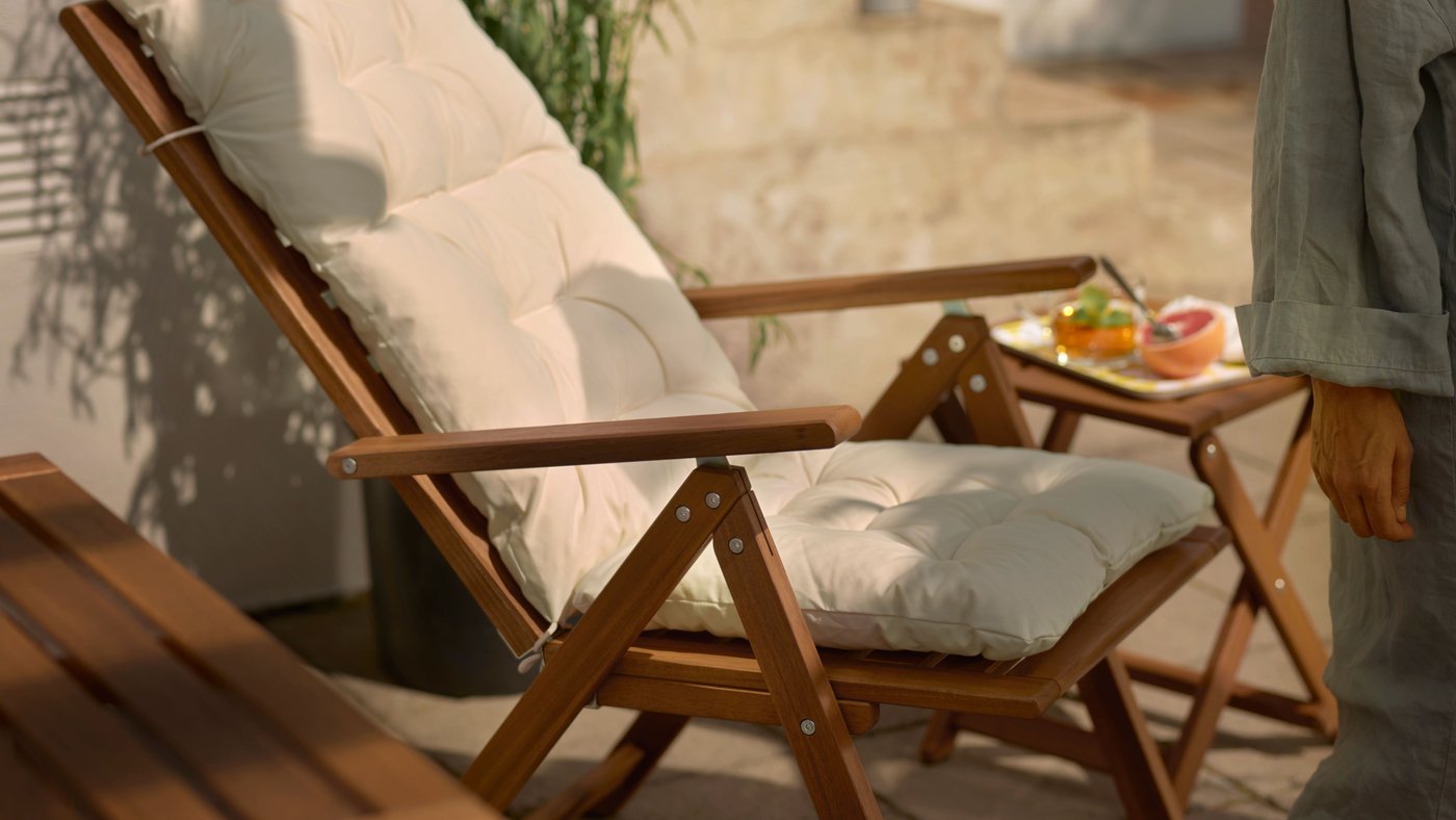 A beige KUDDARNA seat/back cushion, outdoor