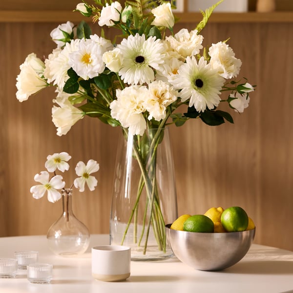 A white/white DOCKSTA table in the dining room