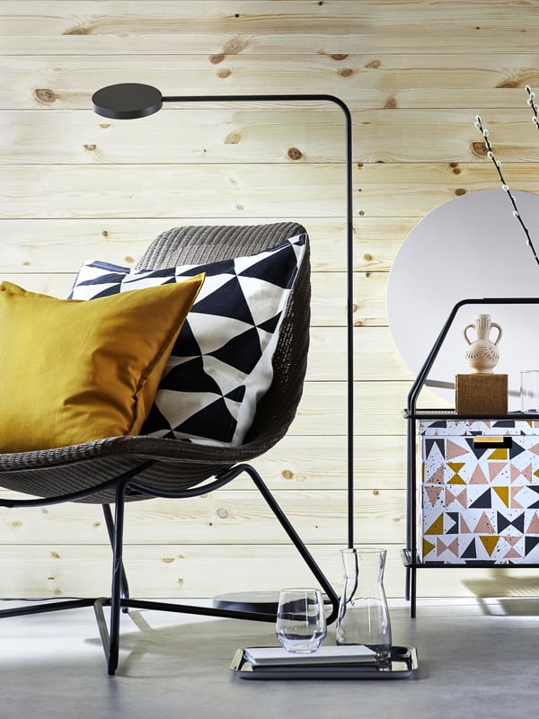 A clear glass KARAFF carafe in the living room