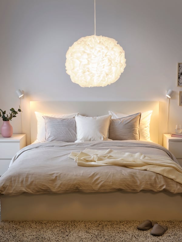 A white VINDKAST pendant lamp
