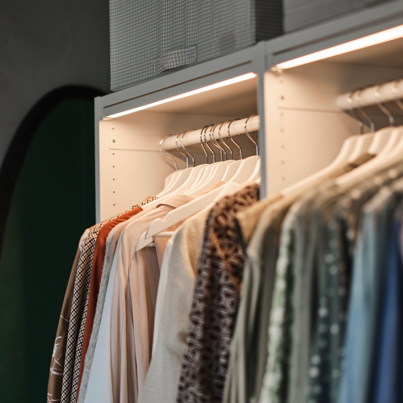 A dimmable white SKYDRAG LED wrktp/ward lghtng strp w sensor