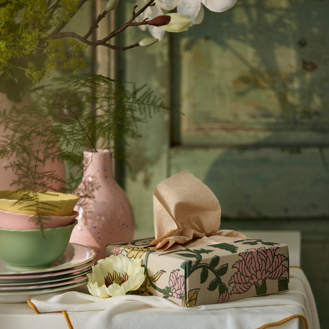 A pale pink/blue BLODBJÖRK vase in the dining room