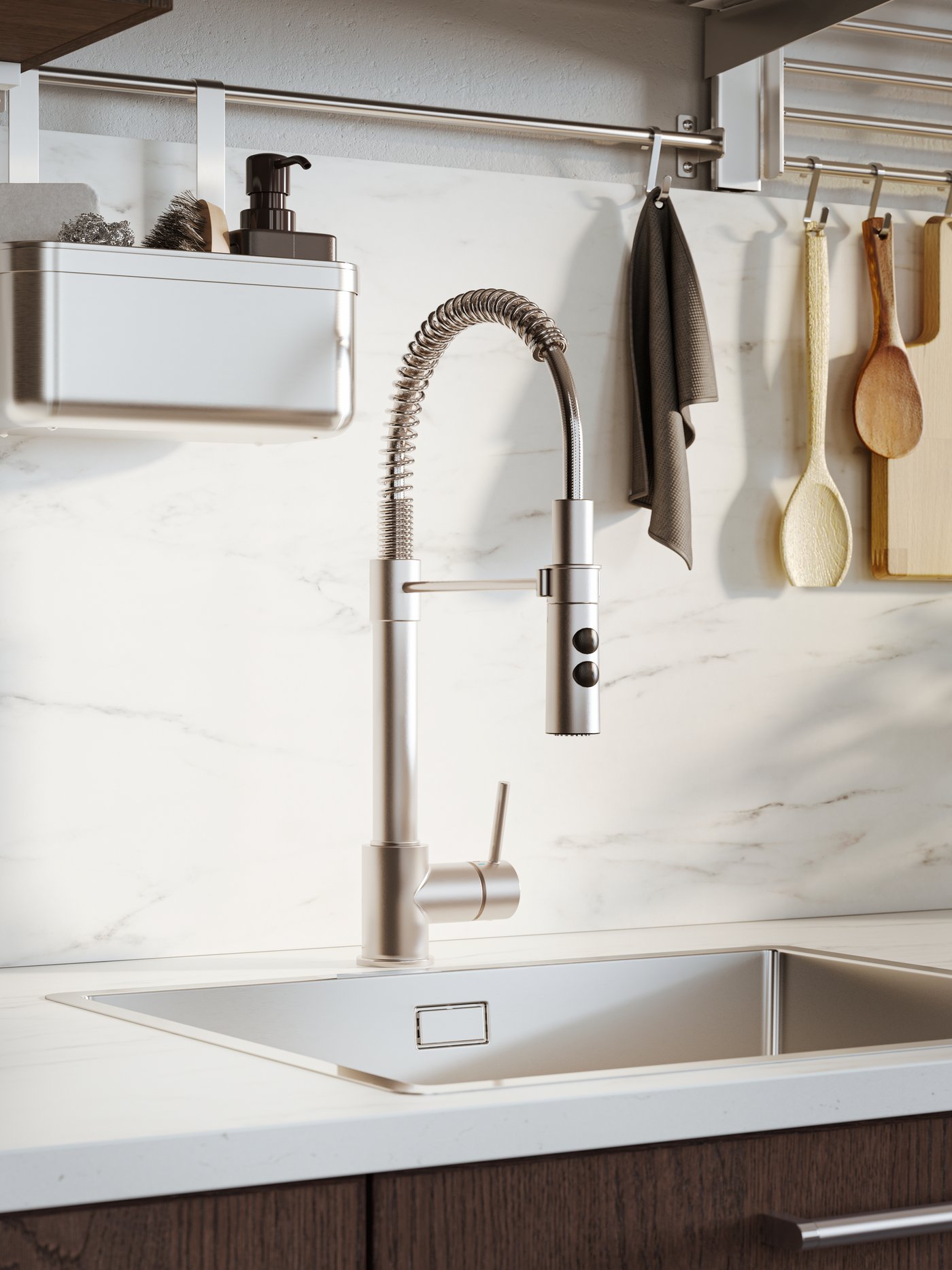 Una llave de lavaplatos VIMMERN en un lavaplatos IKEA.