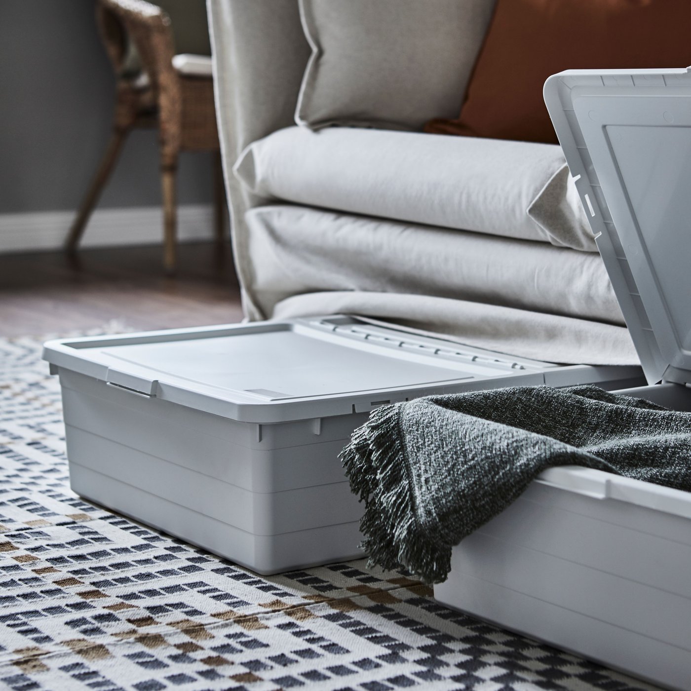 ブラウンイエローのGURLI グルリクッションカバー