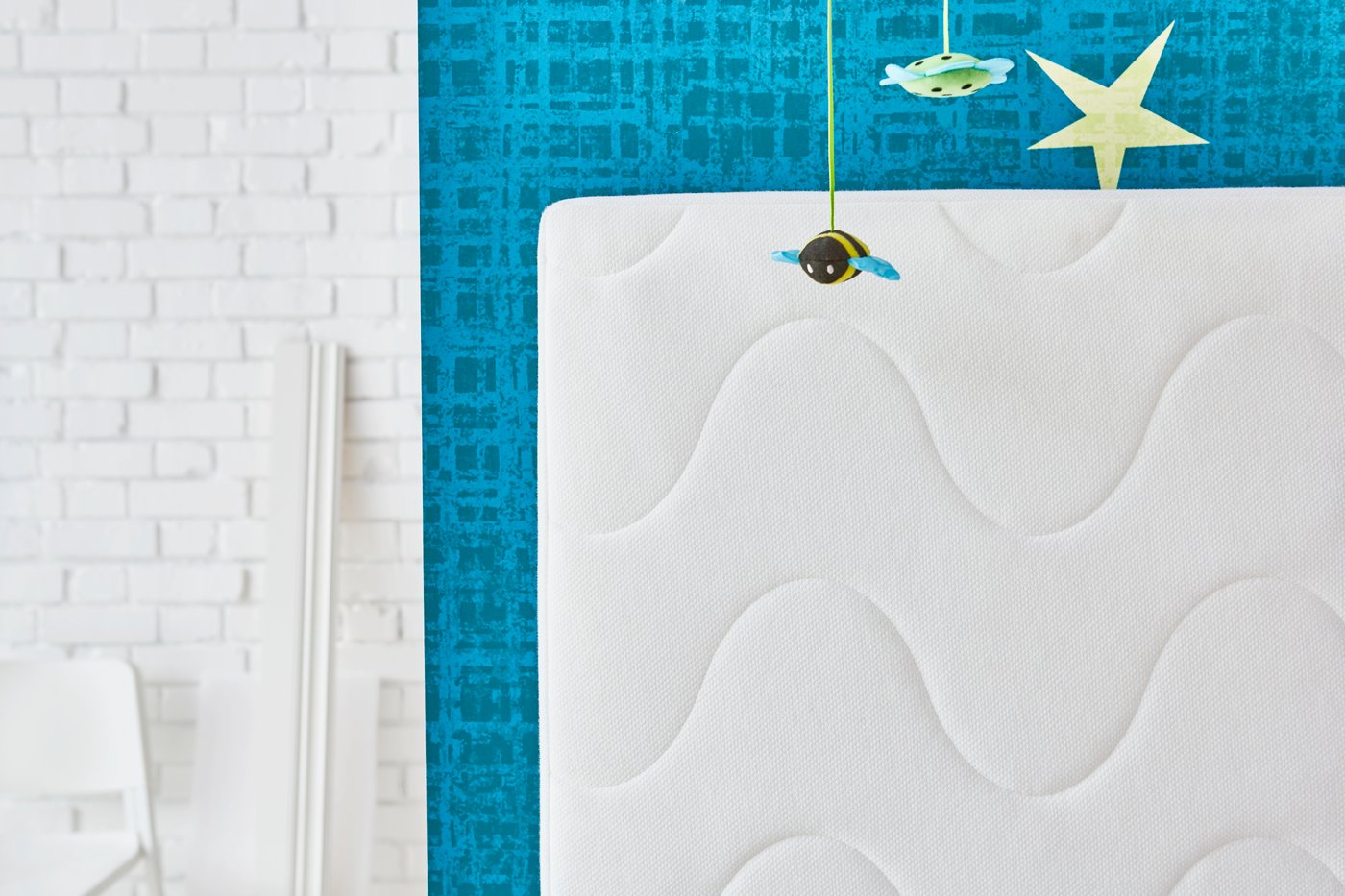 Eine KRUMMELUR-Schaumstoffmatratze für Kinderbetten