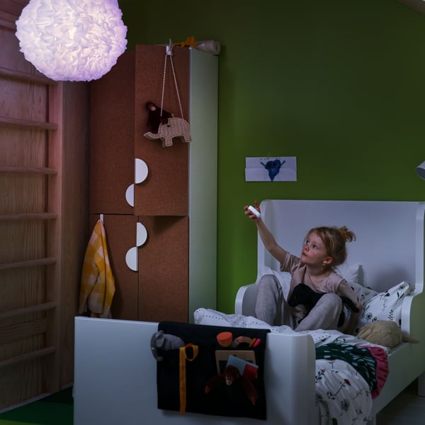 A white VINDKAST pendant lamp in the childrens room