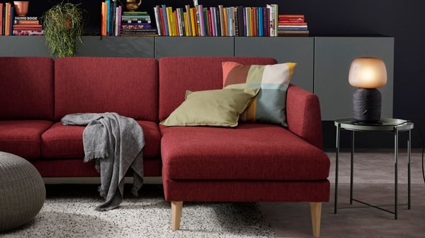 A Lejde/red/brown oak SMEDSTORP 4-seat sofa with chaise longue