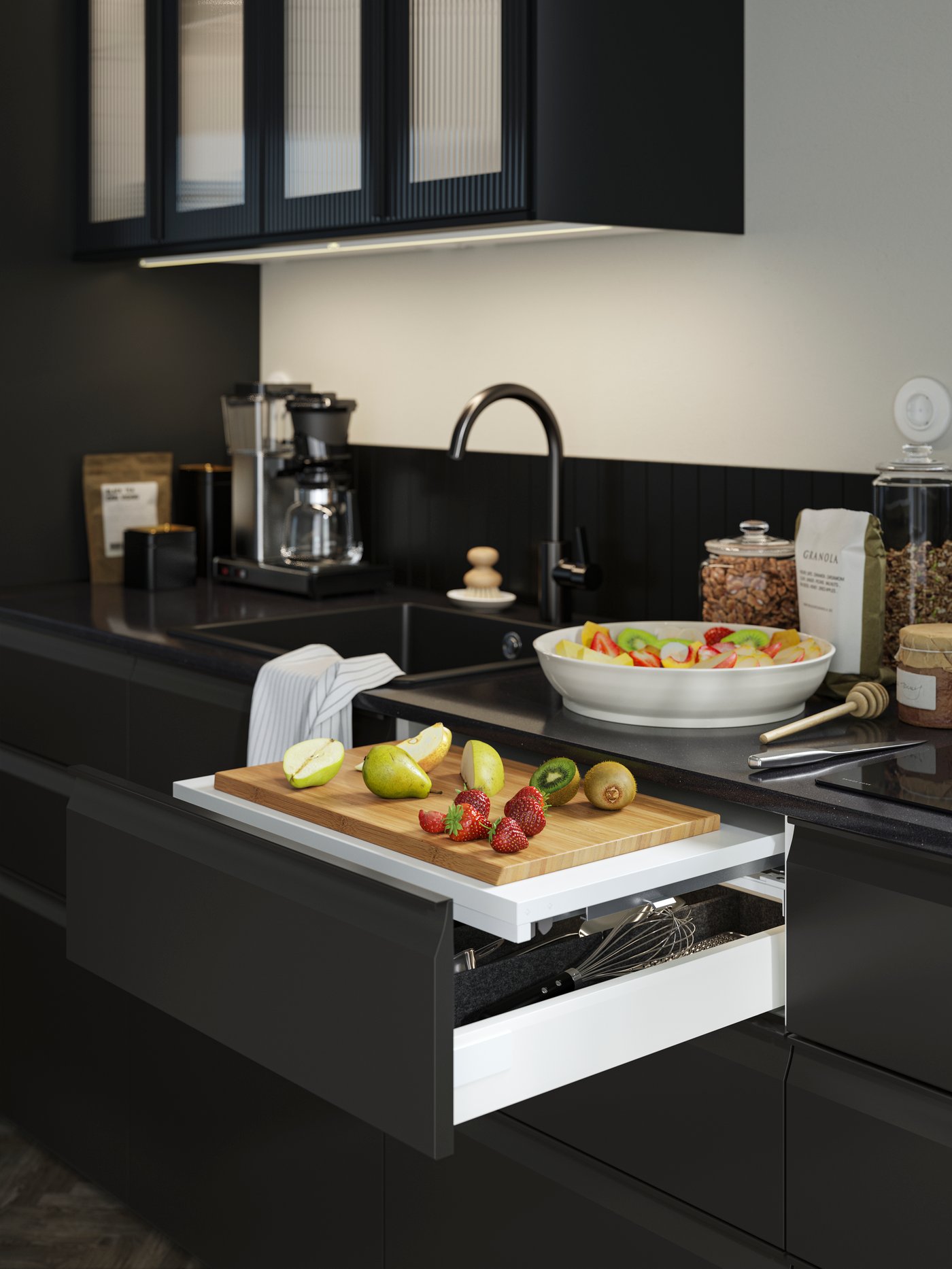 An UTRUSTA pull-out work surface in the kitchen