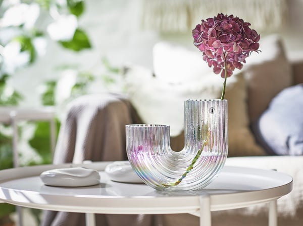 A mother-of-pearl colour RÄFFELBJÖRK vase