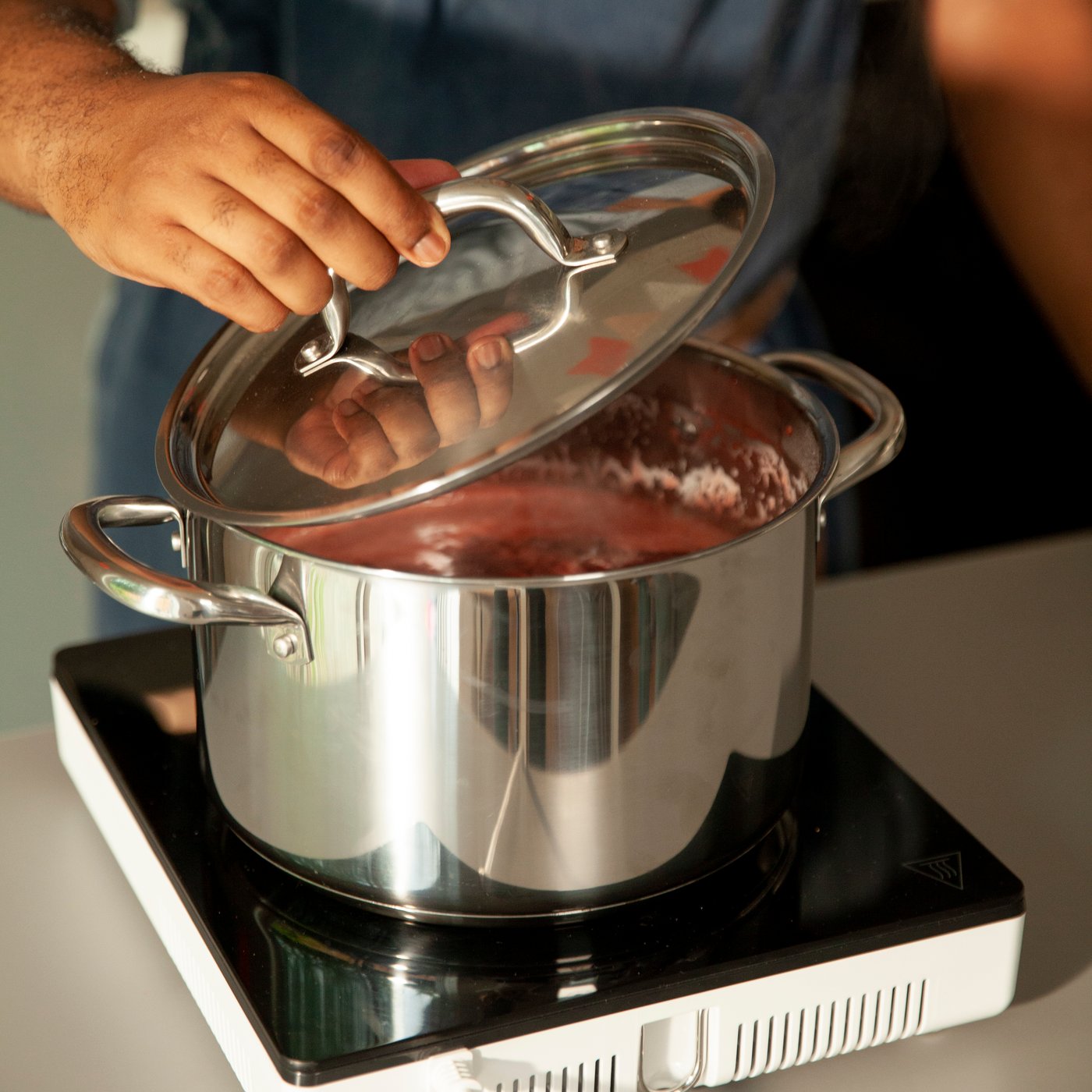 A 1 zone white TILLREDA portable induction hob