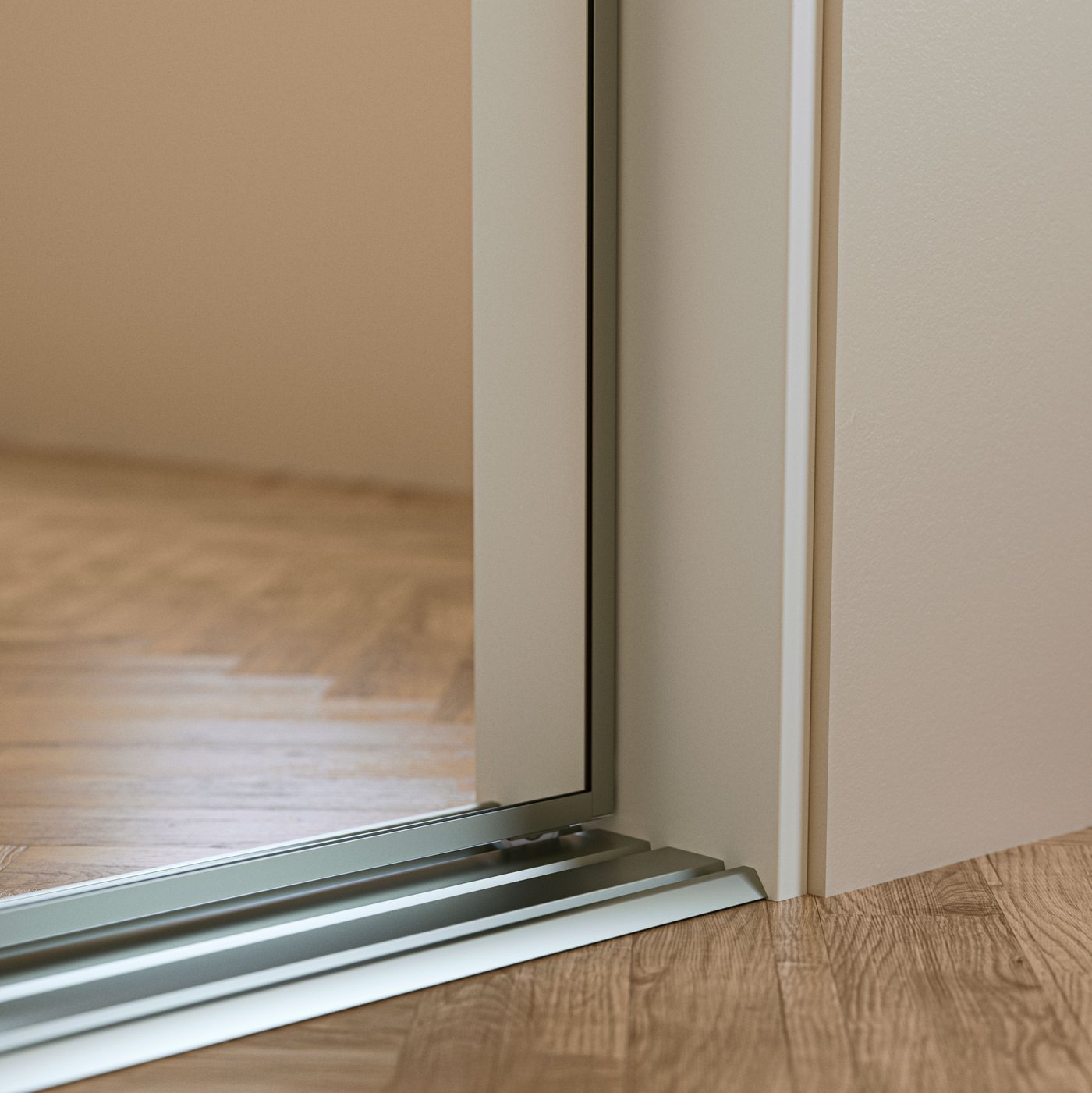 صورة مقربة للركن السفلي لحل أبواب SKYTTA الانزلاقية مثبت مع أشرطة إيقاف SKYTTA على الجدار.