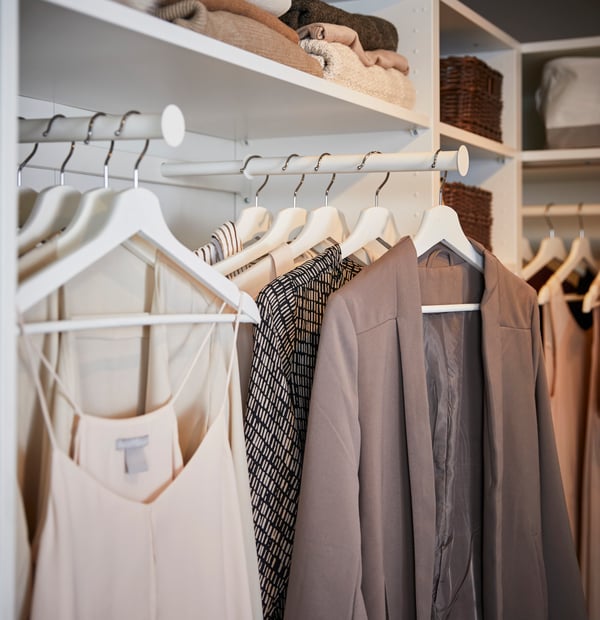 Solution de rangement penderie pour cintres