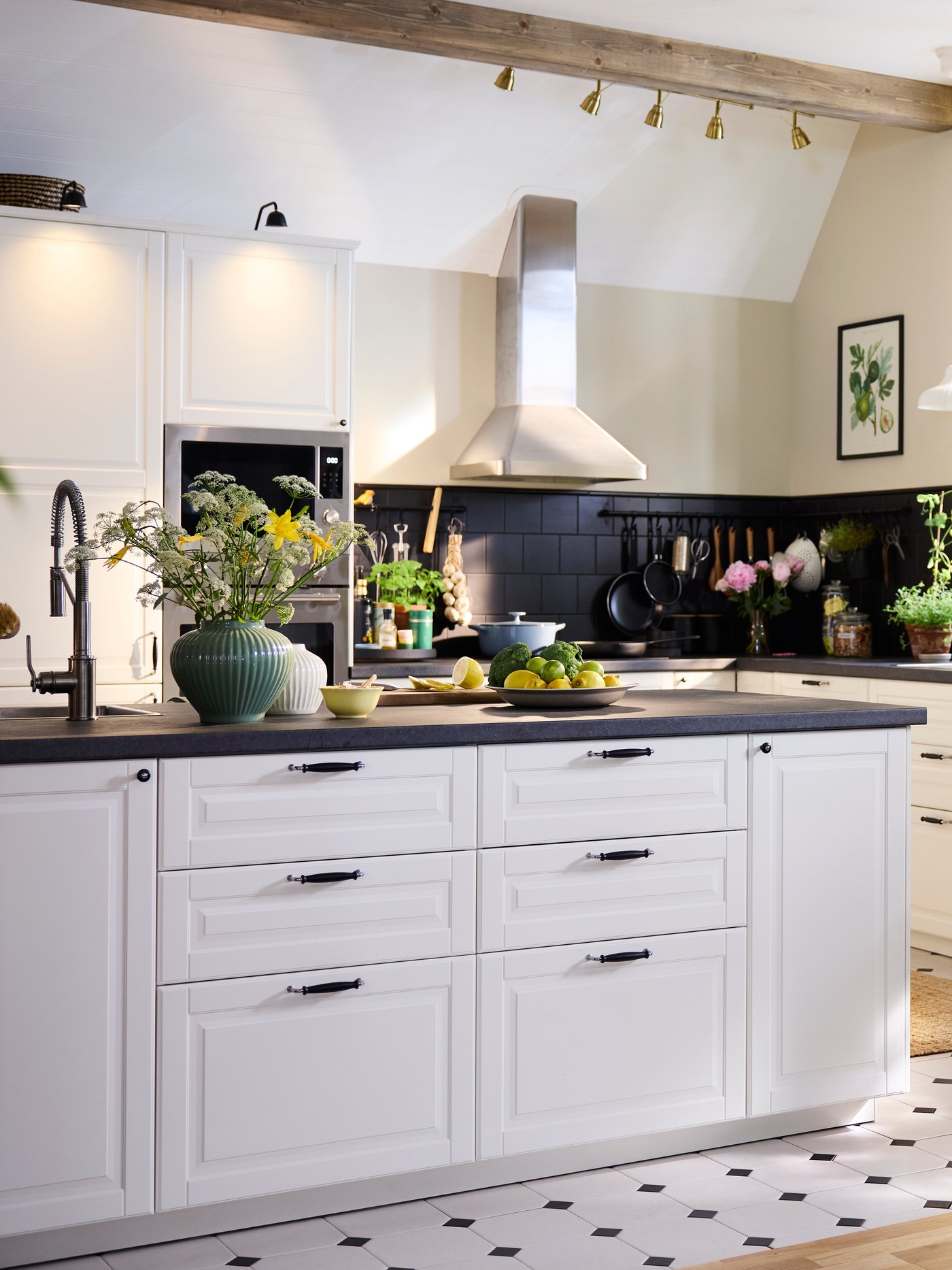 Kuchnia METOD z kremowymi frontami BODBYN