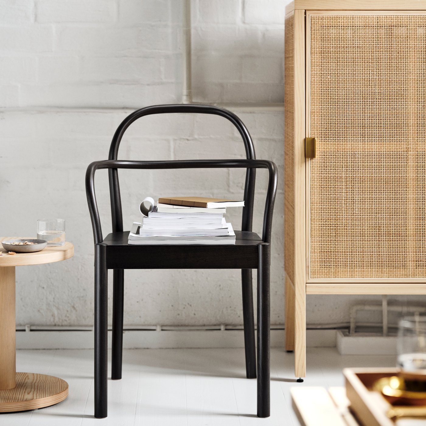 Tmavě hnědá židle STOCKHOLM 2025