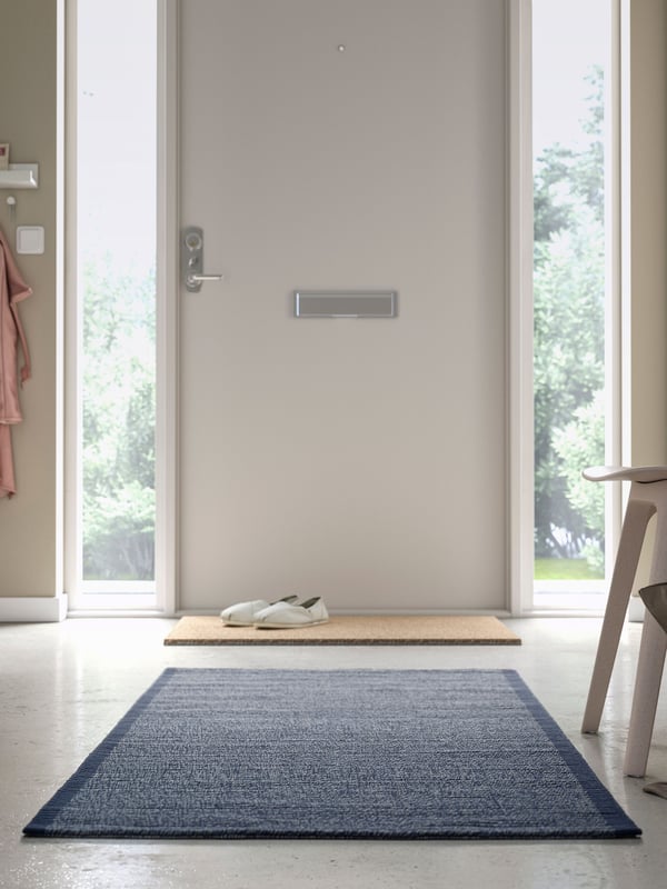 A blue IDROTTSPLATS rug, flatwoven