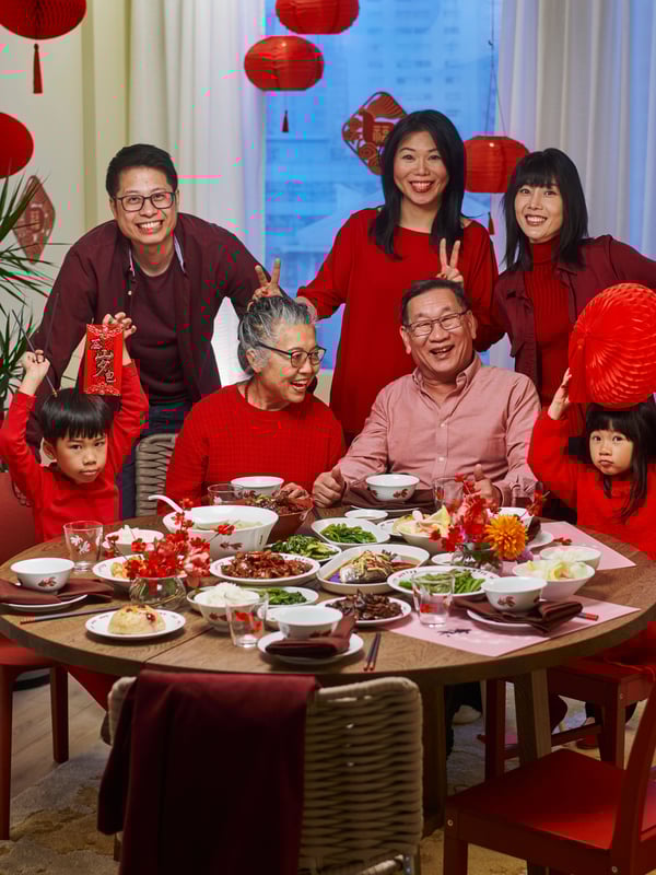 A goldfish FÖSSTA place mat in the dining room