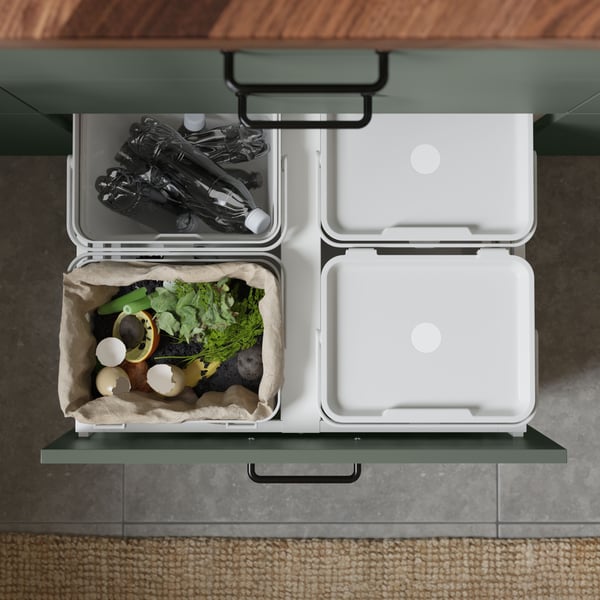Bild på en avfallssortering med plats för fyra olika sorteringsalternativ.