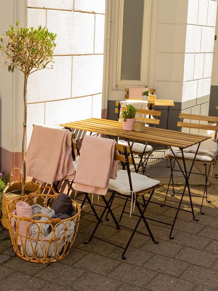 A beige VIPPÄRT chair cushion