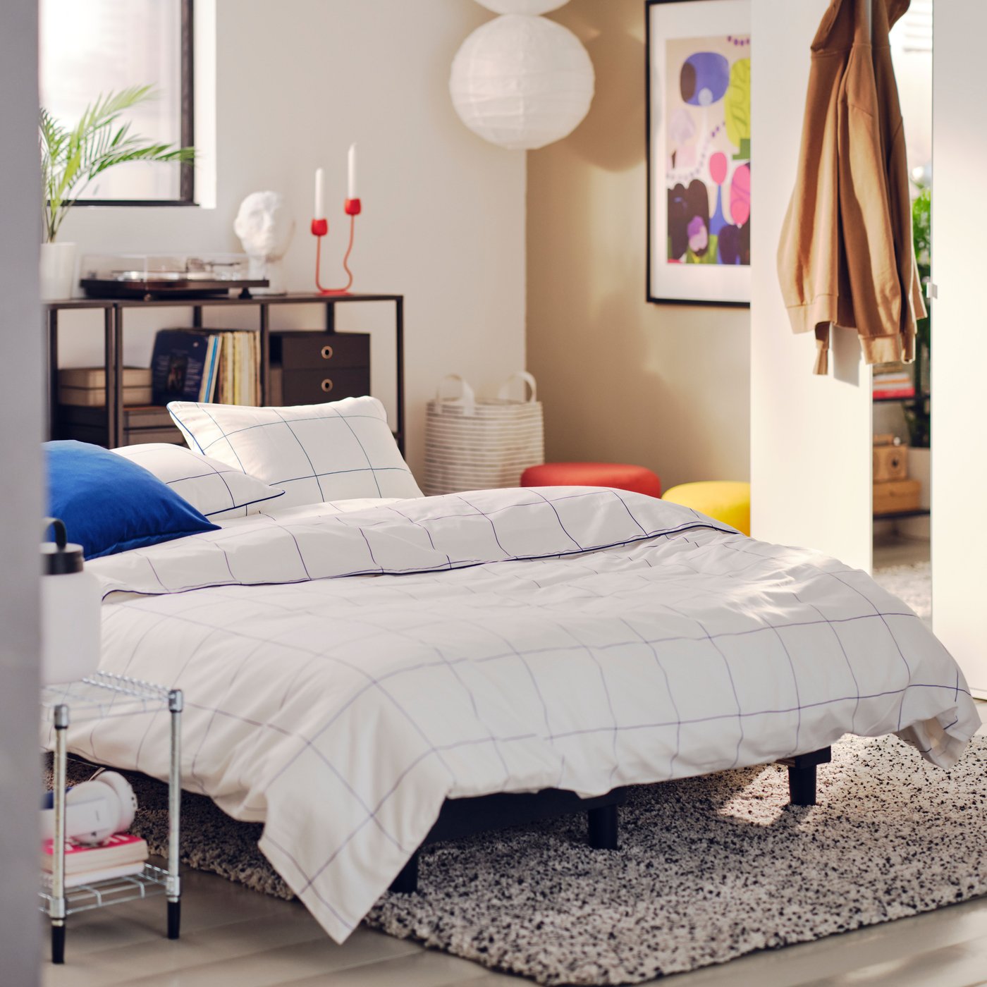 A white VINDUM rug, high pile in the bedroom