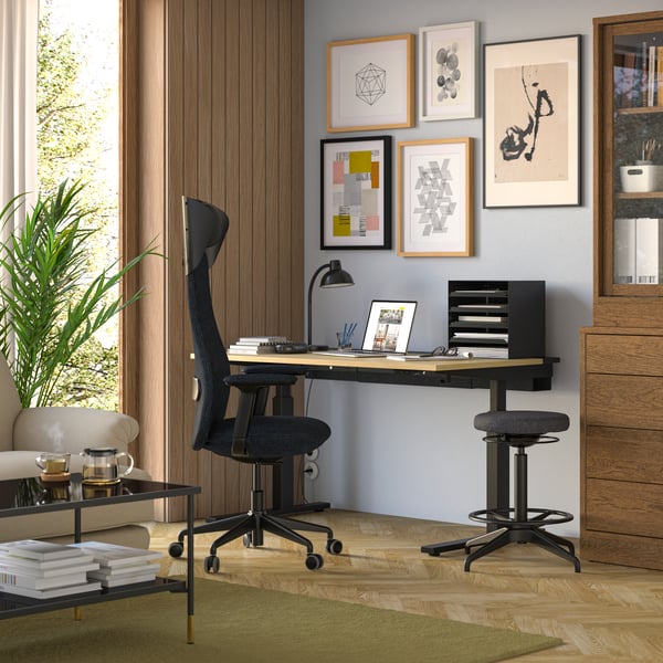 An electric oak veneer/black MITTZON desk sit/stand