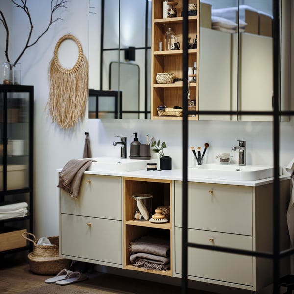 A beige HAVBÄCK wash-stand with drawers in the bathroom