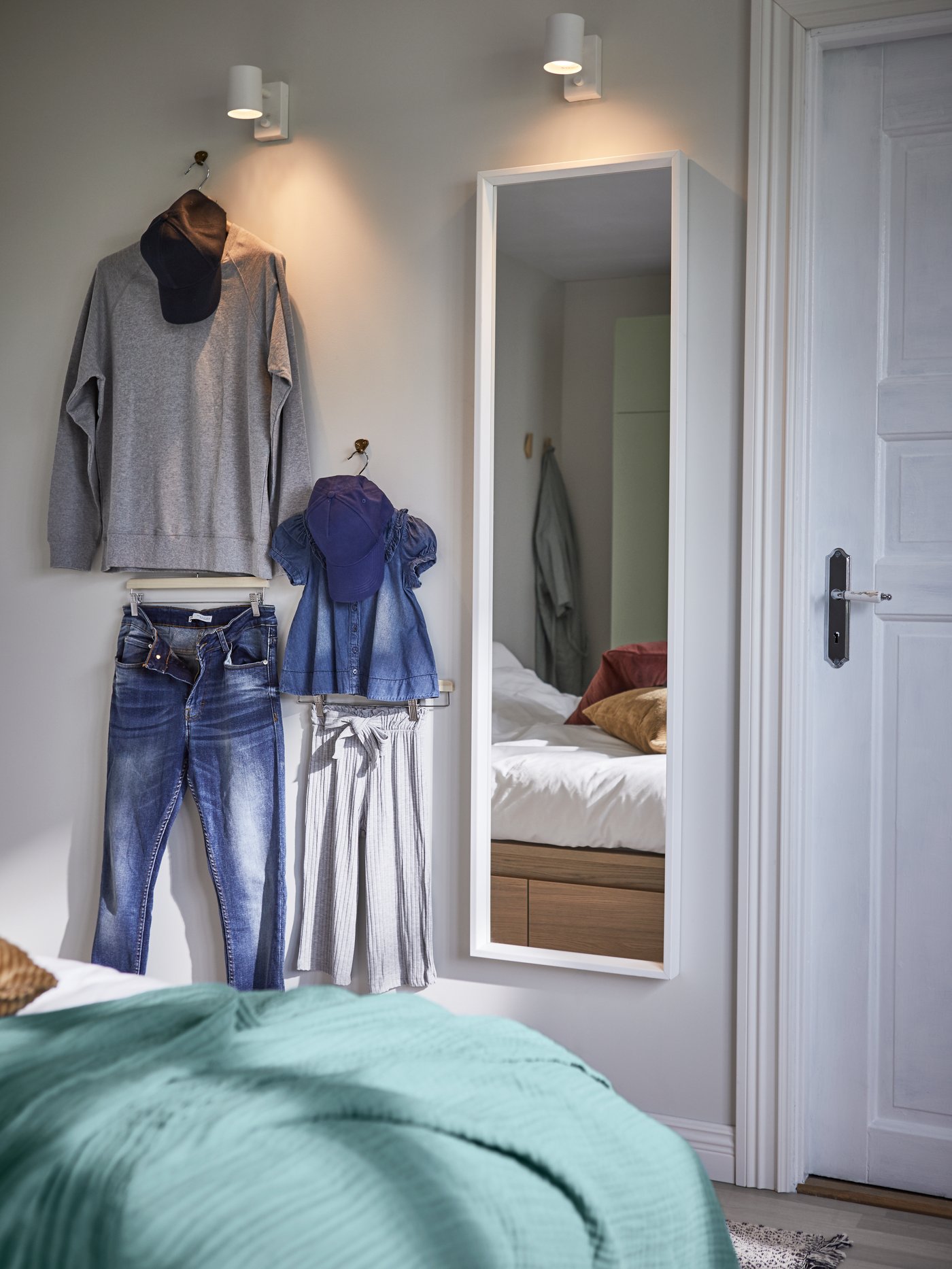A white NISSEDAL mirror in the bedroom
