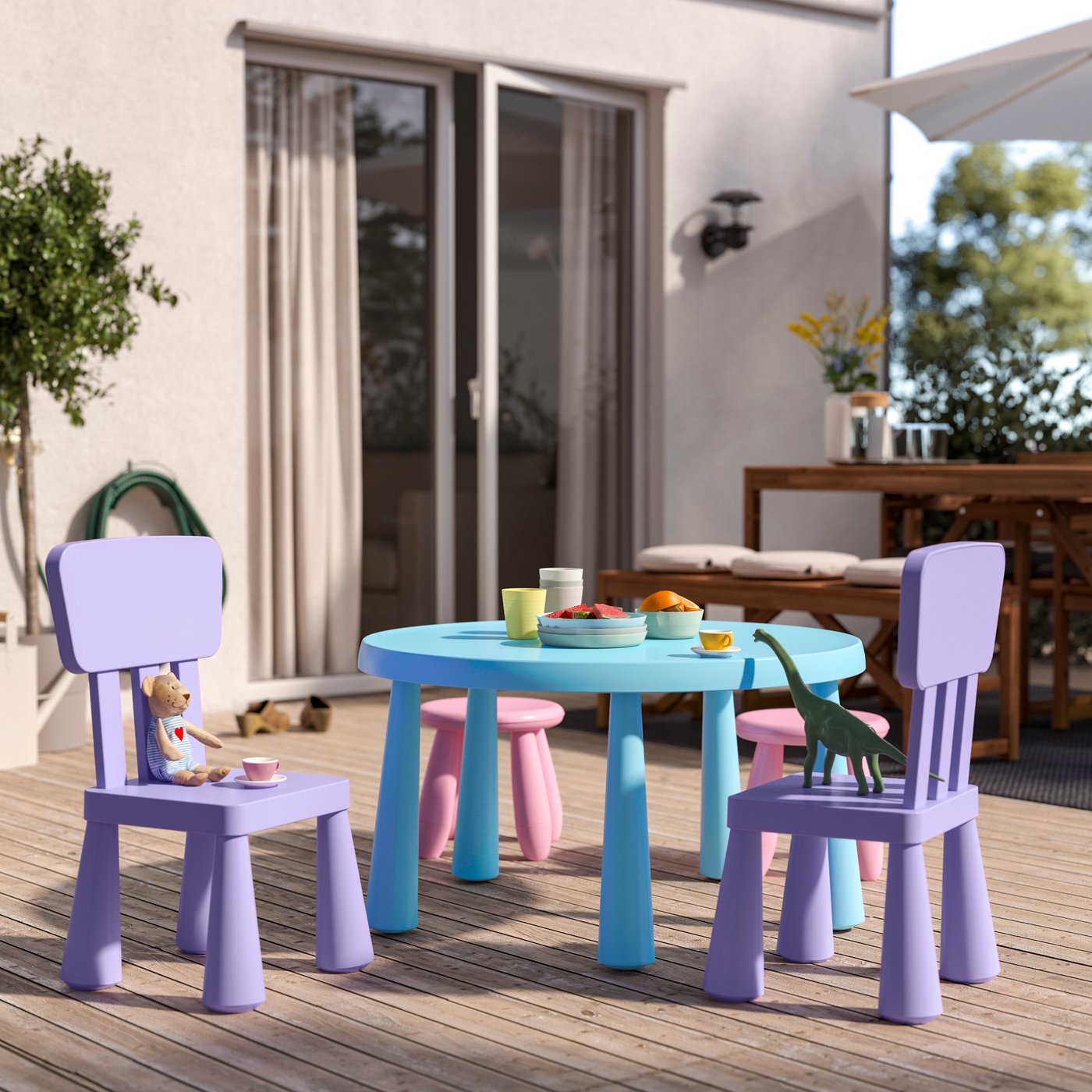 An in/outdoor/lilac MAMMUT children's chair
