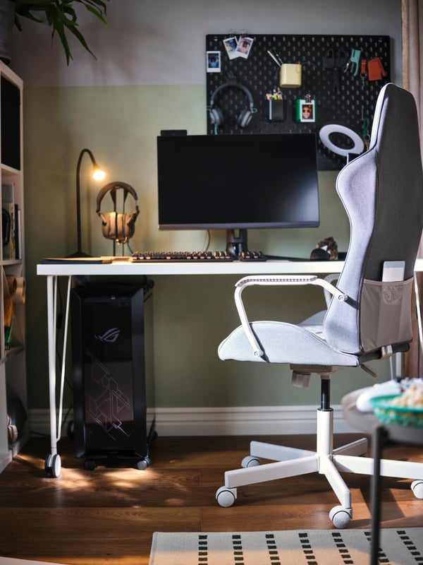 A Bomstad grey UTESPELARE gaming chair