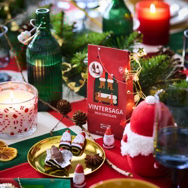 VINTERSAGA-konvehteja tarjolla joulupöydässä.