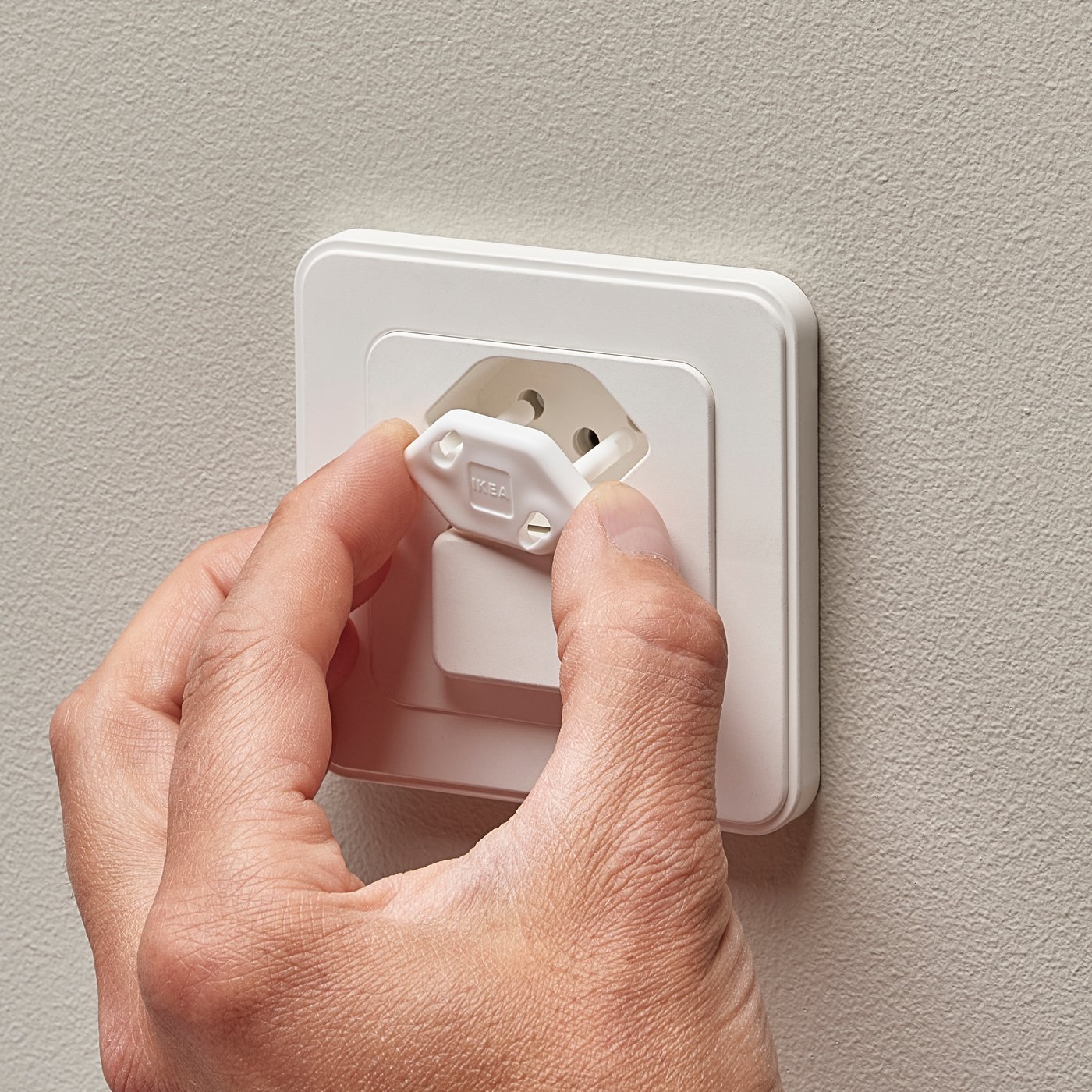 Ein weisser PATRULL-Sicherheitsstecker