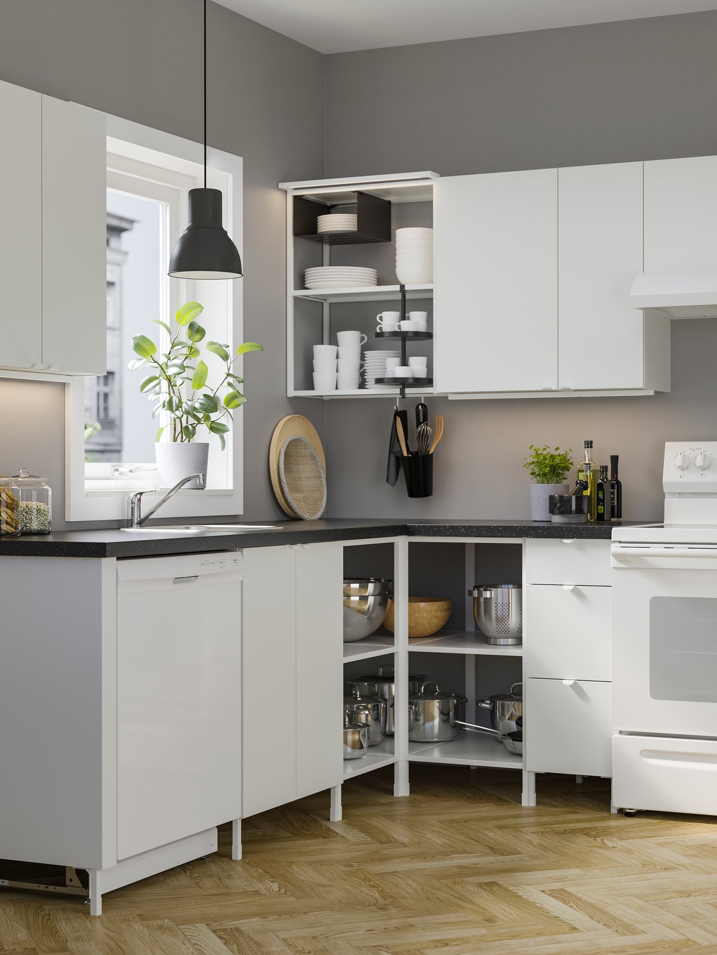 Eine IKEA ENHET Eckküche mit weißen Fronten.