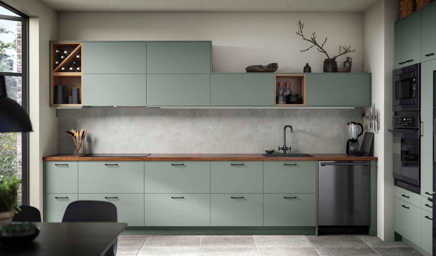 Grijsgroen BODARP ladefront in een keuken.