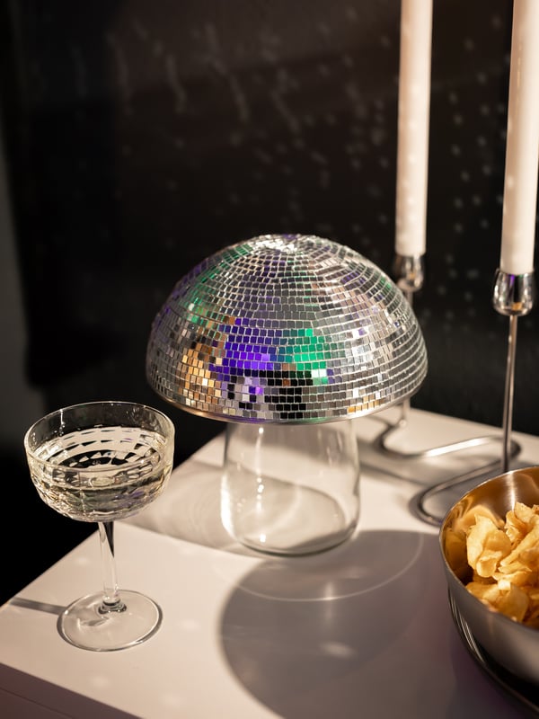 En FRÖJDA champagnekupé i klarglas