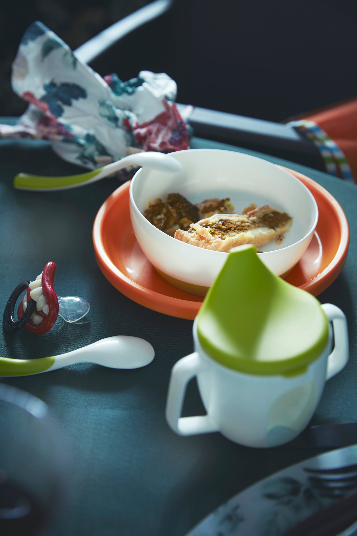 Prato SMÅGLI e duas colheres BÖRJA