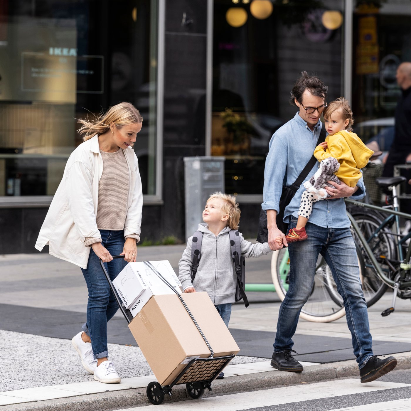 A black RULLEBÖR trolley