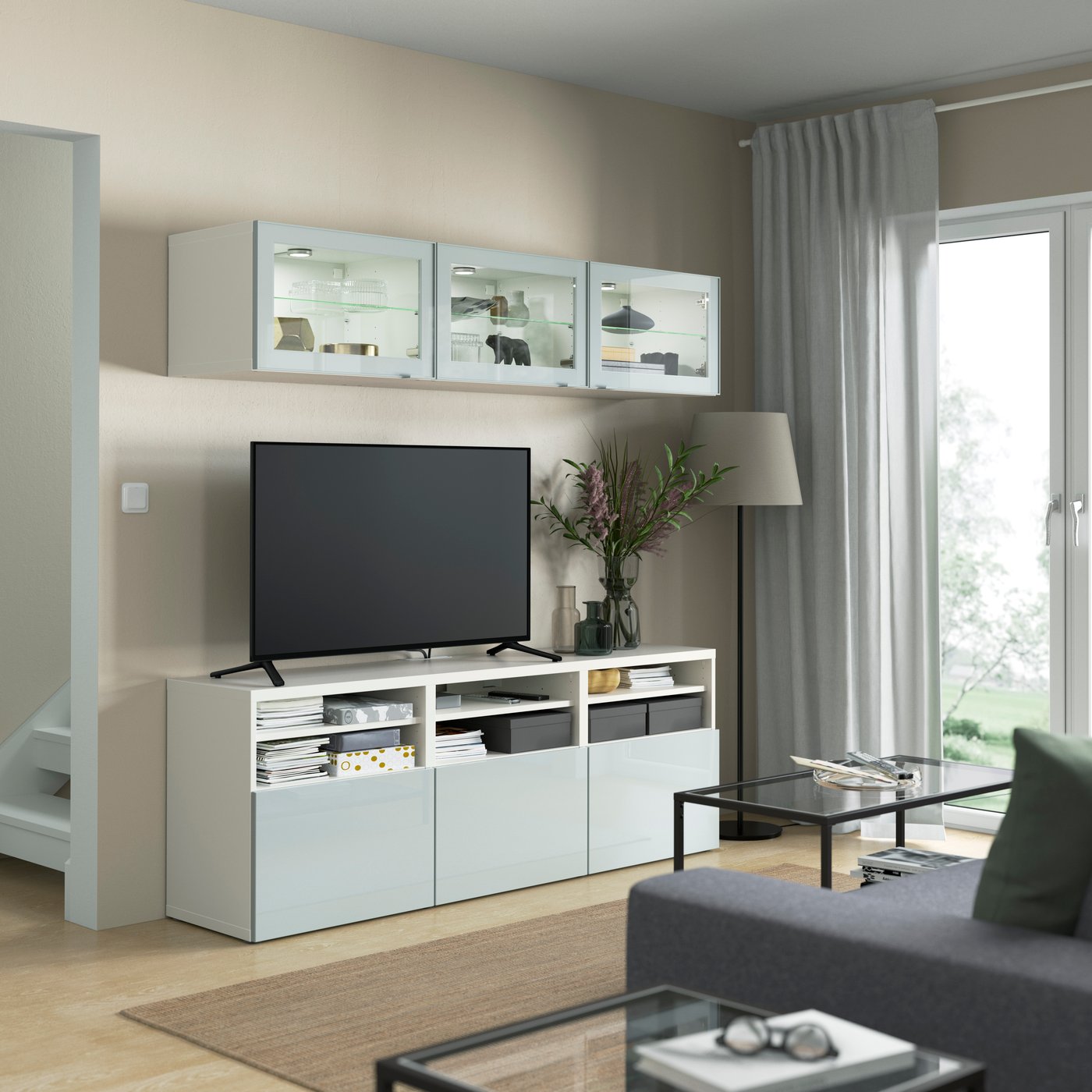 A white Glassvik/Selsviken light grey-blue BESTÅ TV storage combination/glass doors