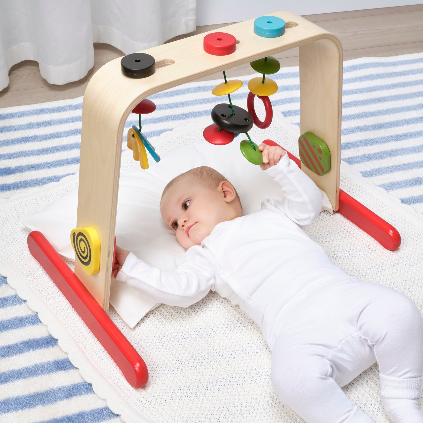 A birch/multicolour LEKA baby gym